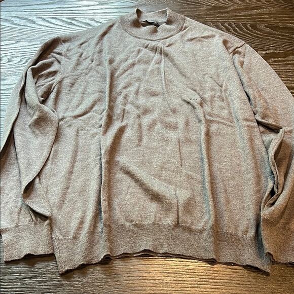 Gray Turtleneck Sweater with Soft Knitted Texture - Picture 1 of 4